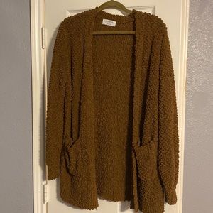 Zenana brown popcorn cardigan w pockets. Size large. Oversized.